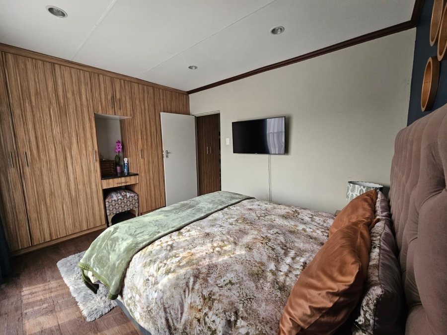 To Let 2 Bedroom Property for Rent in Miederpark North West